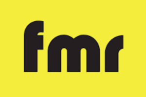 czarne litery na żółtym tle: f m r